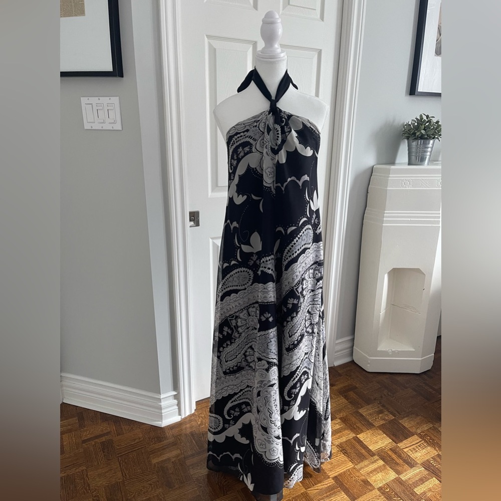 Beautiful paisley print dress with detachable tie at neck. Great for formal wear